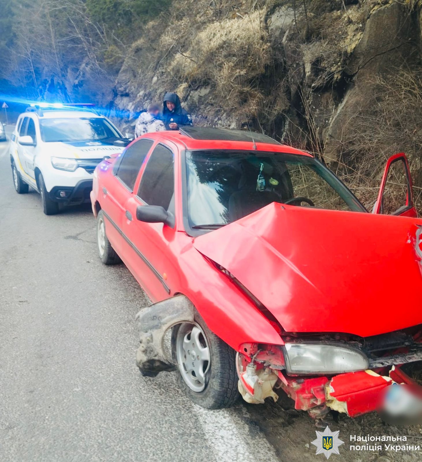 Унаслідок автопригоди ніхто не постраждав. Поліцейські притягнули до адміністративної відповідальності водія, який сів за кермо в стані сп’яніння. Під час перевірки працівники поліції виявили у нього 2,58 проміле алкоголю.
