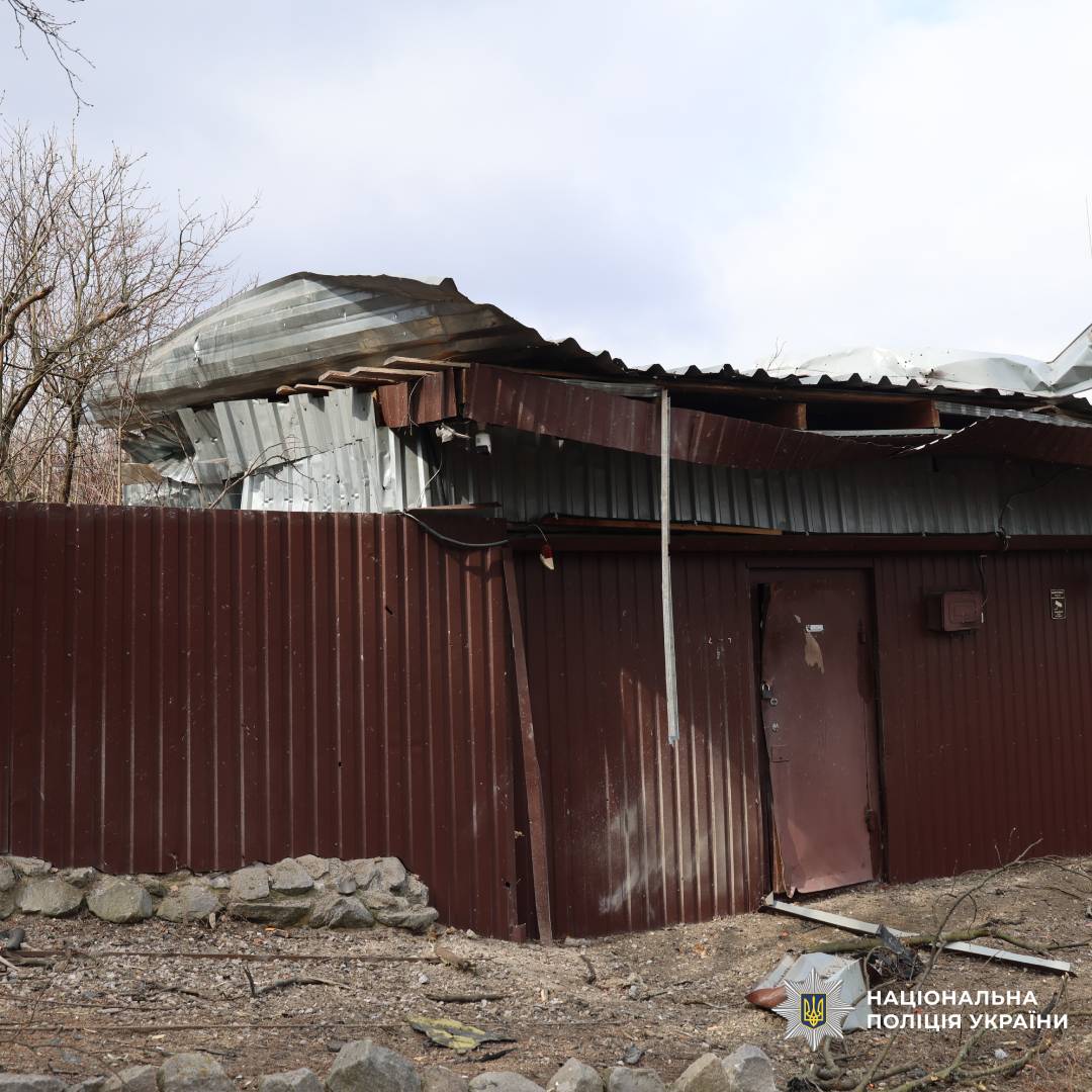 На фото зафіксовано наслідки атаки ворожого БПЛА
