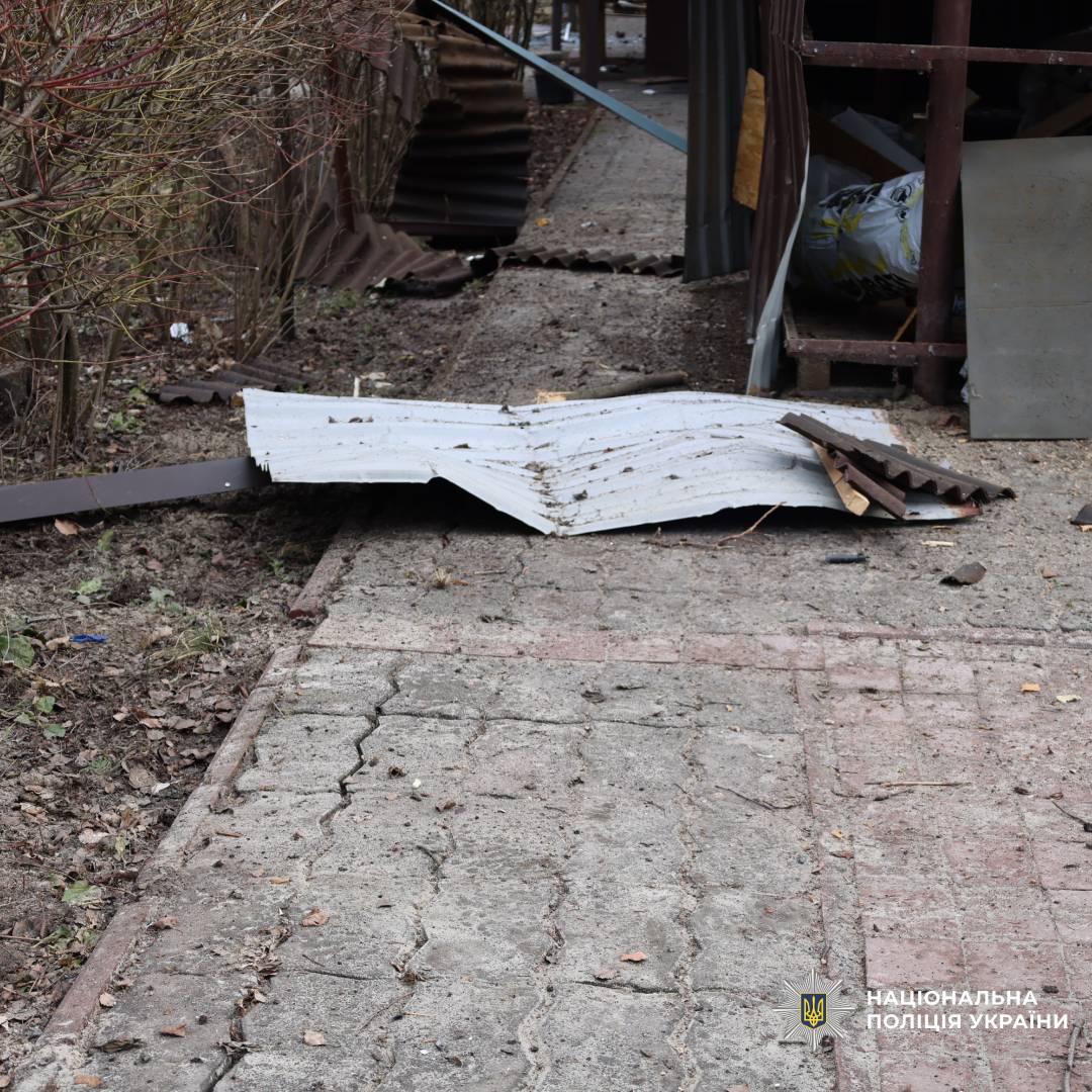 На фото зафіксовано наслідки атаки ворожого БПЛА