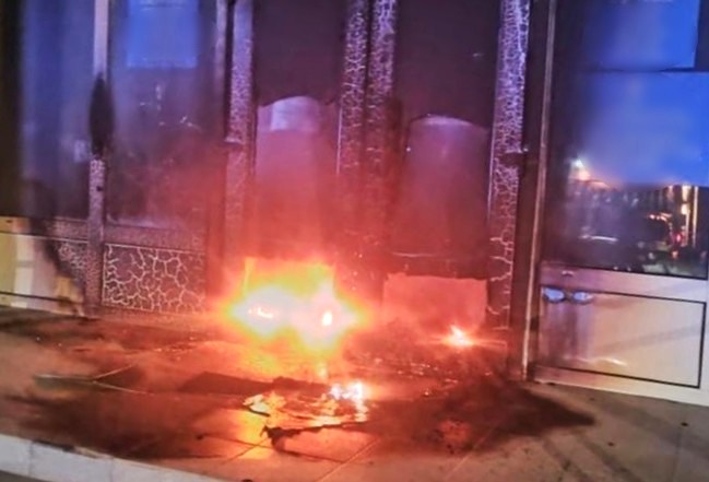 Палаючі двері