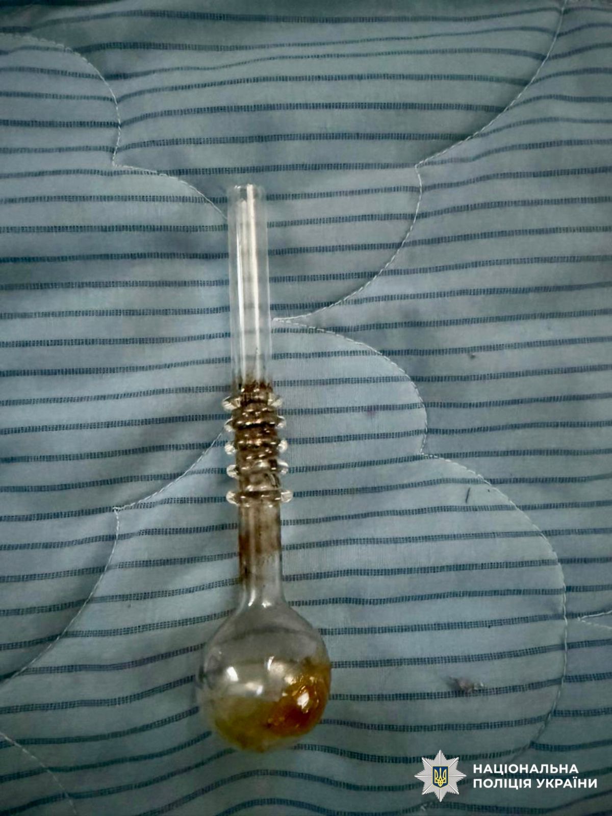 На фото зображений речовий доказ