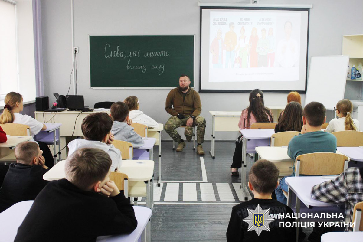 Зустріч дітей із Нетішинської гімназії «Ерудит» з ветераном війни Олександром Токарем