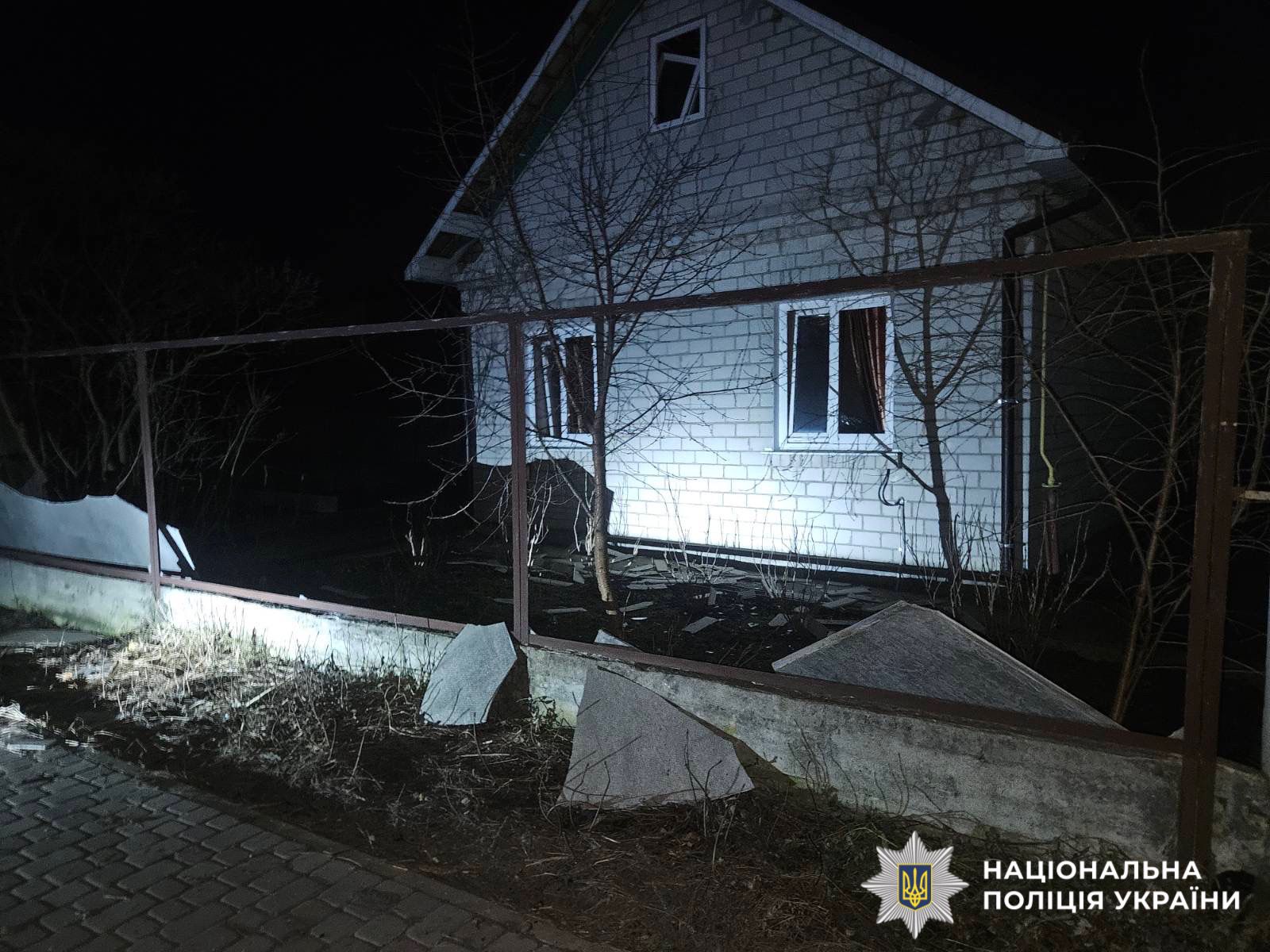 а фото пошкоджений будинок.