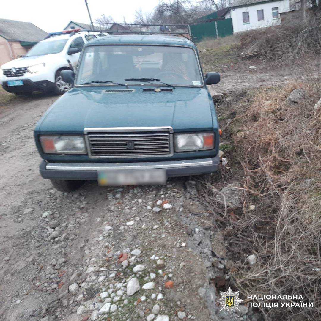 Увага, поліція встановлює осіб, причетних до викрадення транспортних засобів на Харківщині!