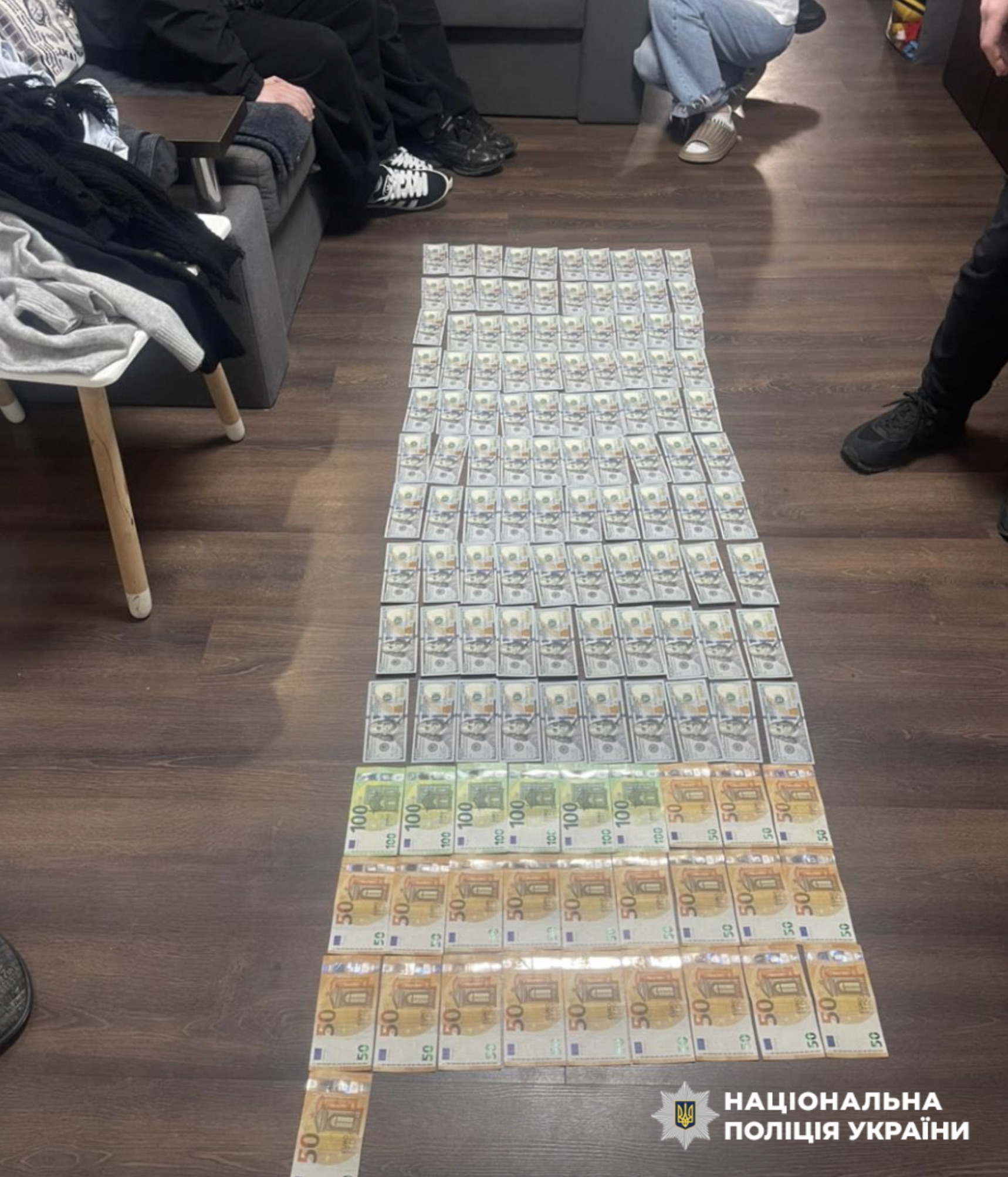 Від 10 000 доларів за оформлення відстрочки від мобілізації: на Полтавщині поліція викрила злочинну групу