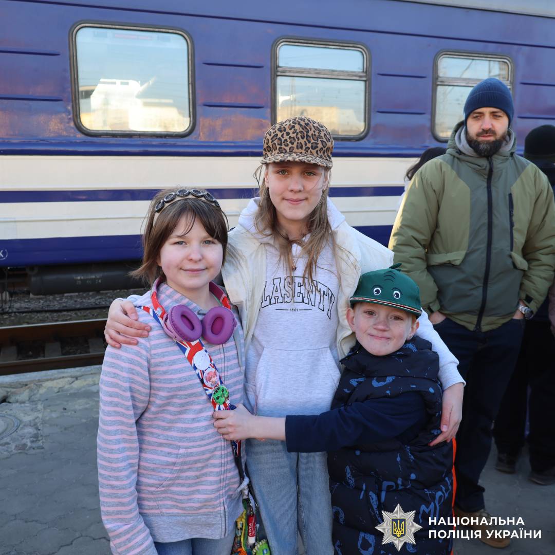 На Харківщині діти поліцейських, які постраждали від війни, вирушили на відпочинок до Словаччини