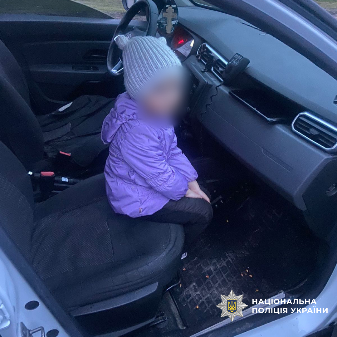 за допомогою місцевих поліцейським вдалося за лічені хвилини встановити місцезнаходження чотирирічної дівчинки