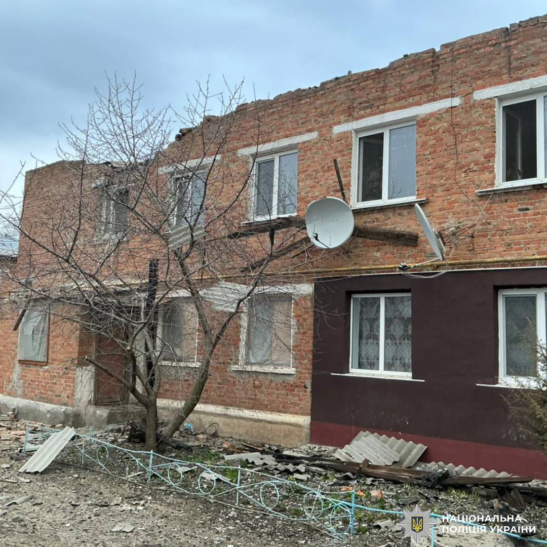 Троє людей постраждали від ударів ворожих військ:  поліцейські продовжують документувати наслідки воєнних злочинів військ рф