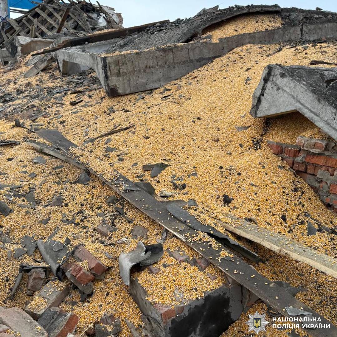 Троє людей постраждали від ударів ворожих військ:  поліцейські продовжують документувати наслідки воєнних злочинів військ рф