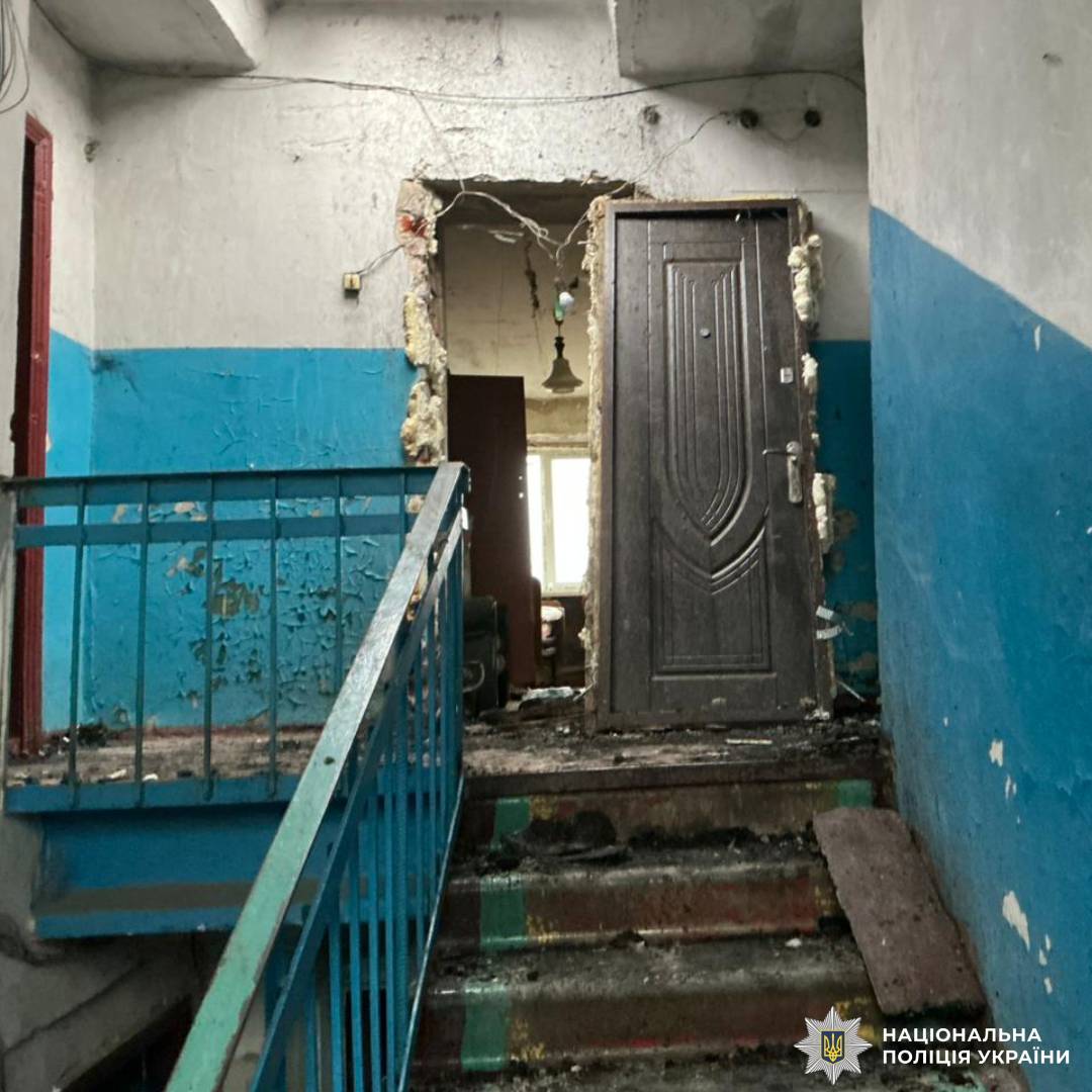 Троє людей постраждали від ударів ворожих військ:  поліцейські продовжують документувати наслідки воєнних злочинів військ рф