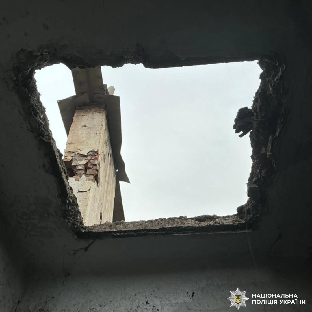 Троє людей постраждали від ударів ворожих військ:  поліцейські продовжують документувати наслідки воєнних злочинів військ рф