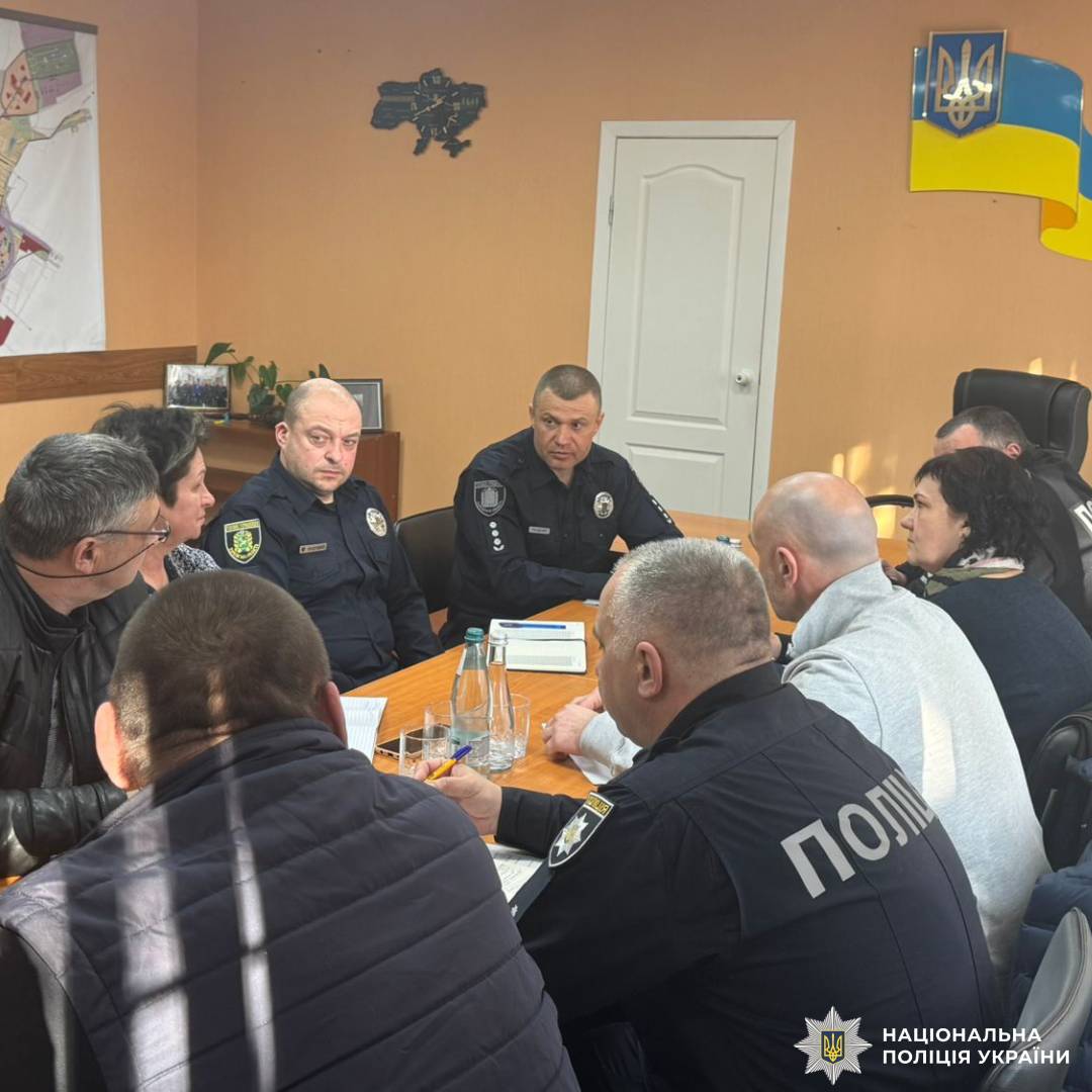 На фото зустріч працівників поліції з представниками ветеранської організації