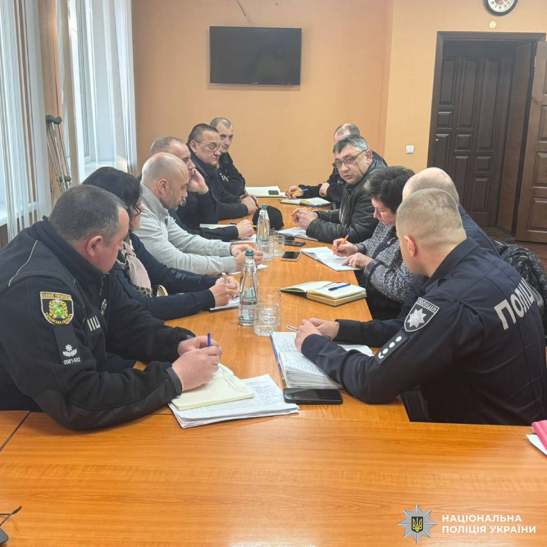 На фото зустріч працівників поліції з представниками ветеранської організації