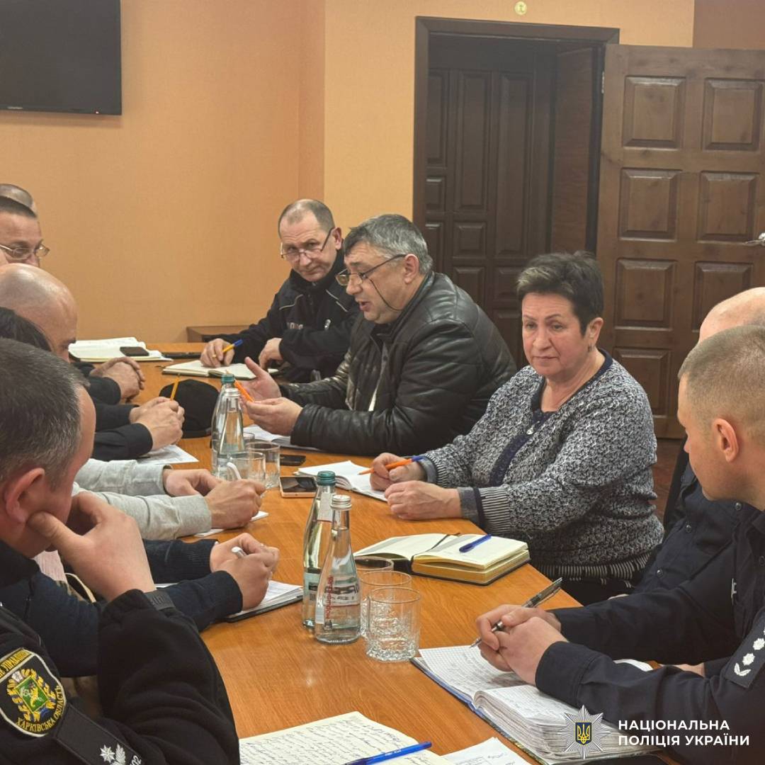 На фото зустріч працівників поліції з представниками ветеранської організації