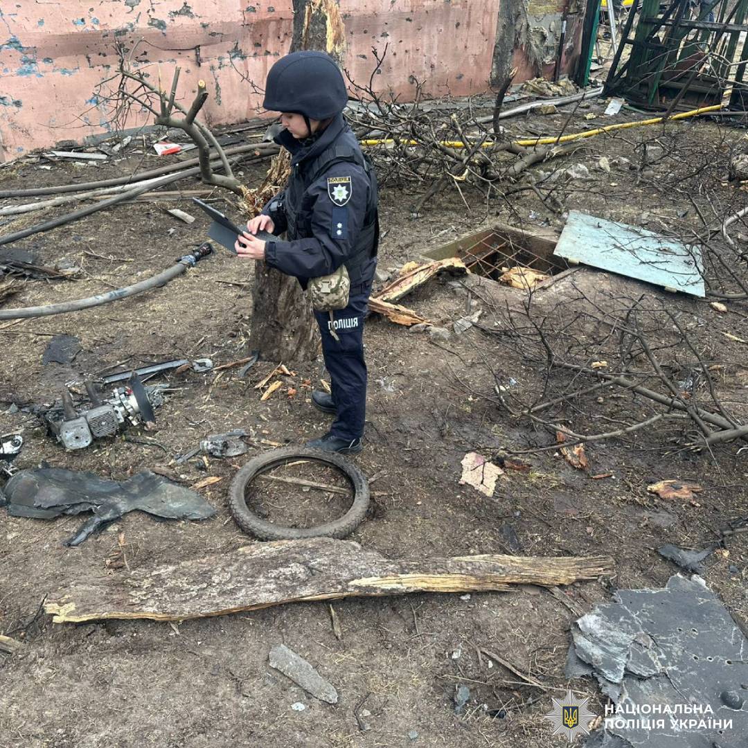 Дев’ятеро людей постраждали внаслідок ворожого удару по Харкову, серед них - дитина: поліцейські працюють на місцях влучань