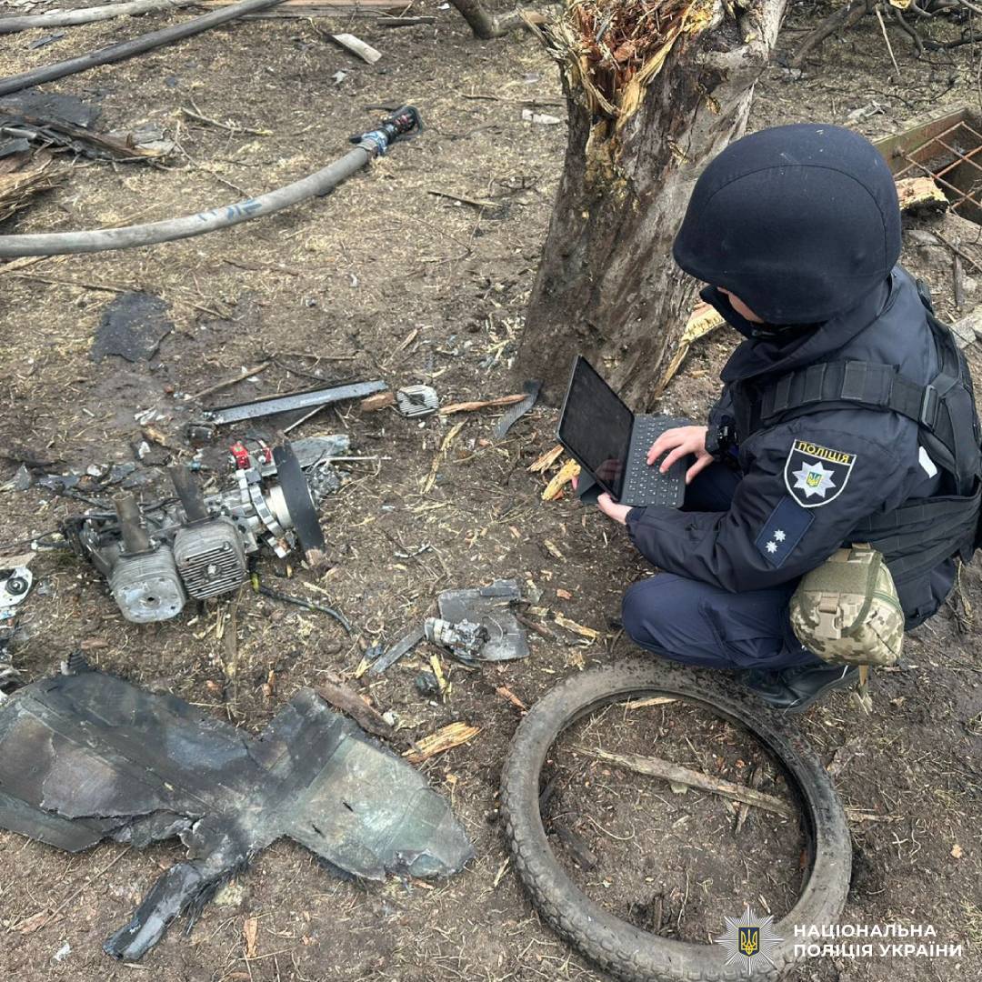 Дев’ятеро людей постраждали внаслідок ворожого удару по Харкову, серед них - дитина: поліцейські працюють на місцях влучань