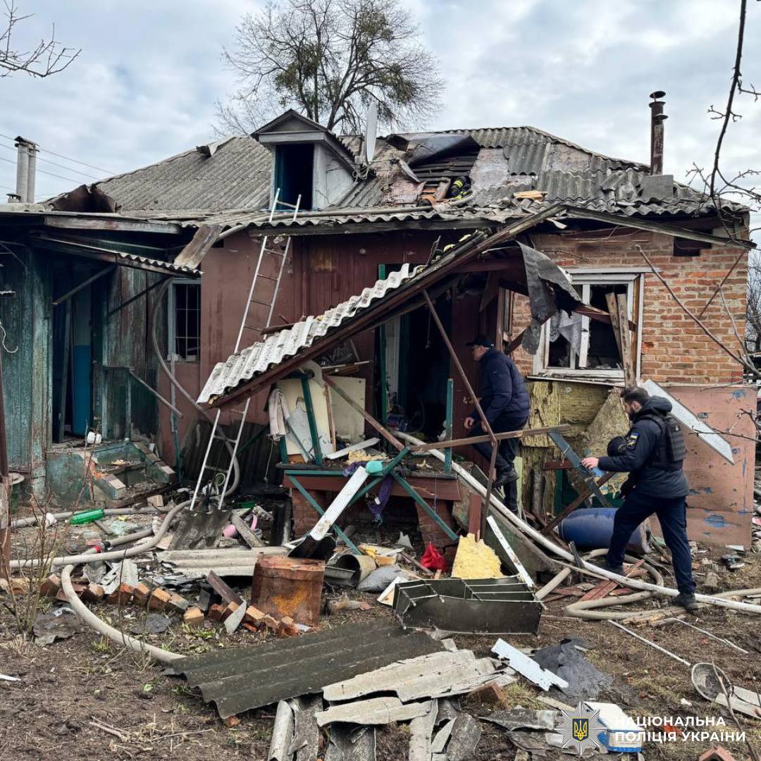 Дев’ятеро людей постраждали внаслідок ворожого удару по Харкову, серед них - дитина: поліцейські працюють на місцях влучань