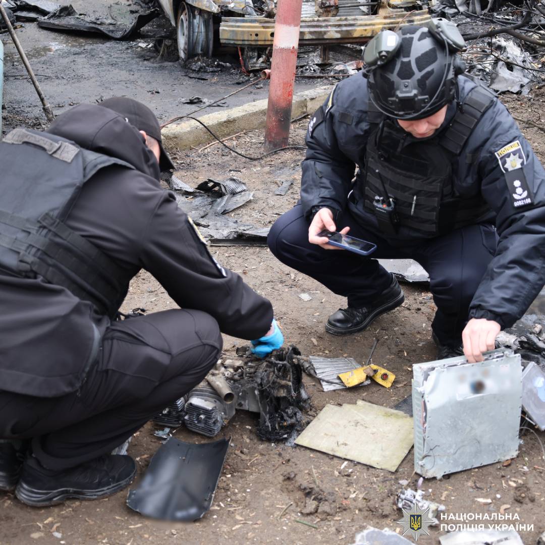 Дев’ятеро людей постраждали внаслідок ворожого удару по Харкову, серед них - дитина: поліцейські працюють на місцях влучань