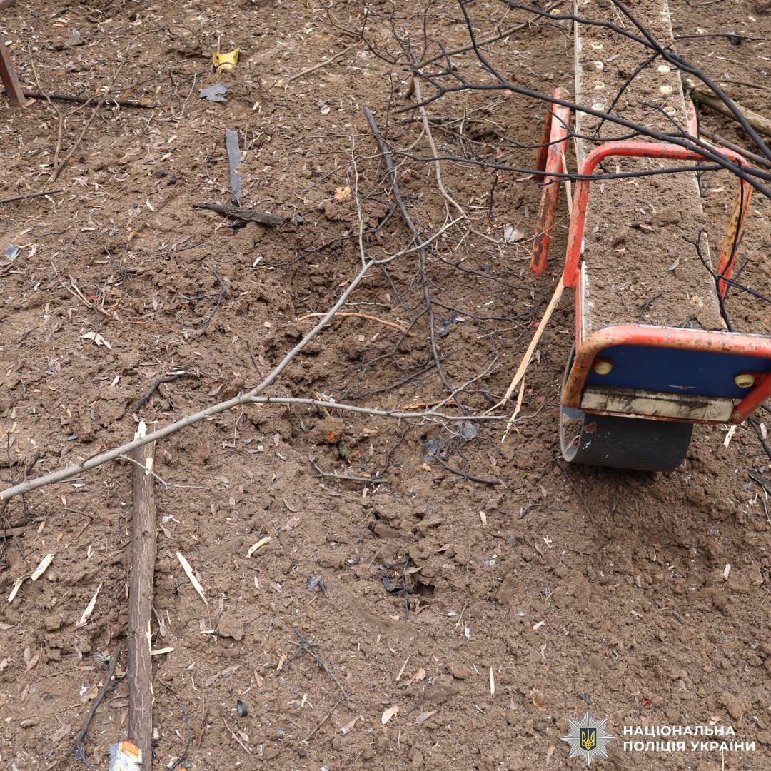 Дев’ятеро людей постраждали внаслідок ворожого удару по Харкову, серед них - дитина: поліцейські працюють на місцях влучань