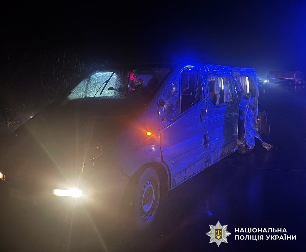 пошкоджена автівка на місці ДТП