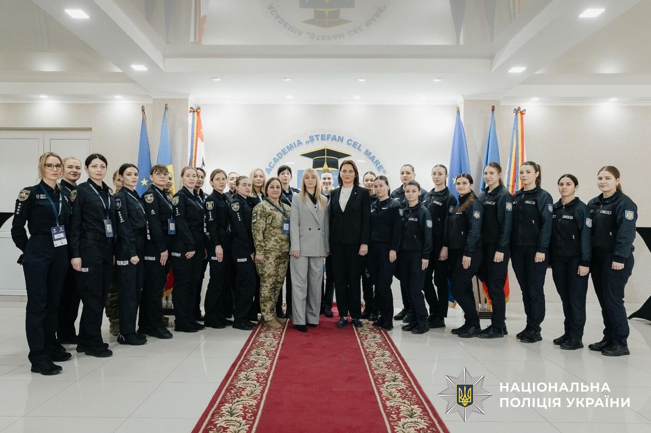 Українські жінки-поліцейські представили унікальний досвід служби під час війни на міжнародній конференції у Молдові