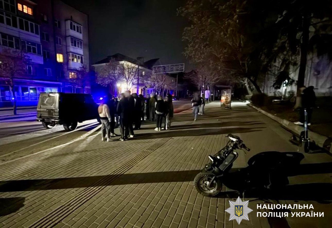 На фотографії зображено місце події, де трапилась ДТП.