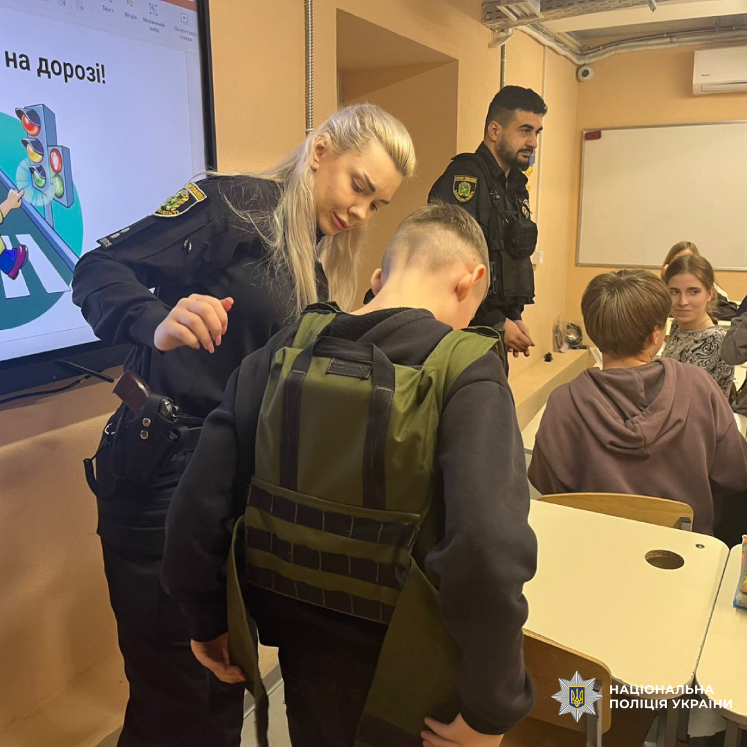 Поліцейські Слобідського району Харкова провели для школярів урок безпеки дорожнього руху