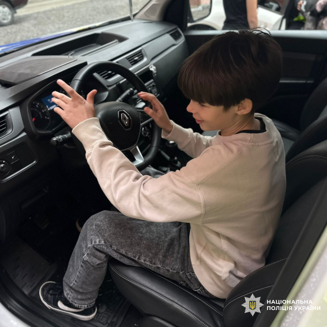 Поліцейські Слобідського району Харкова провели для школярів урок безпеки дорожнього руху