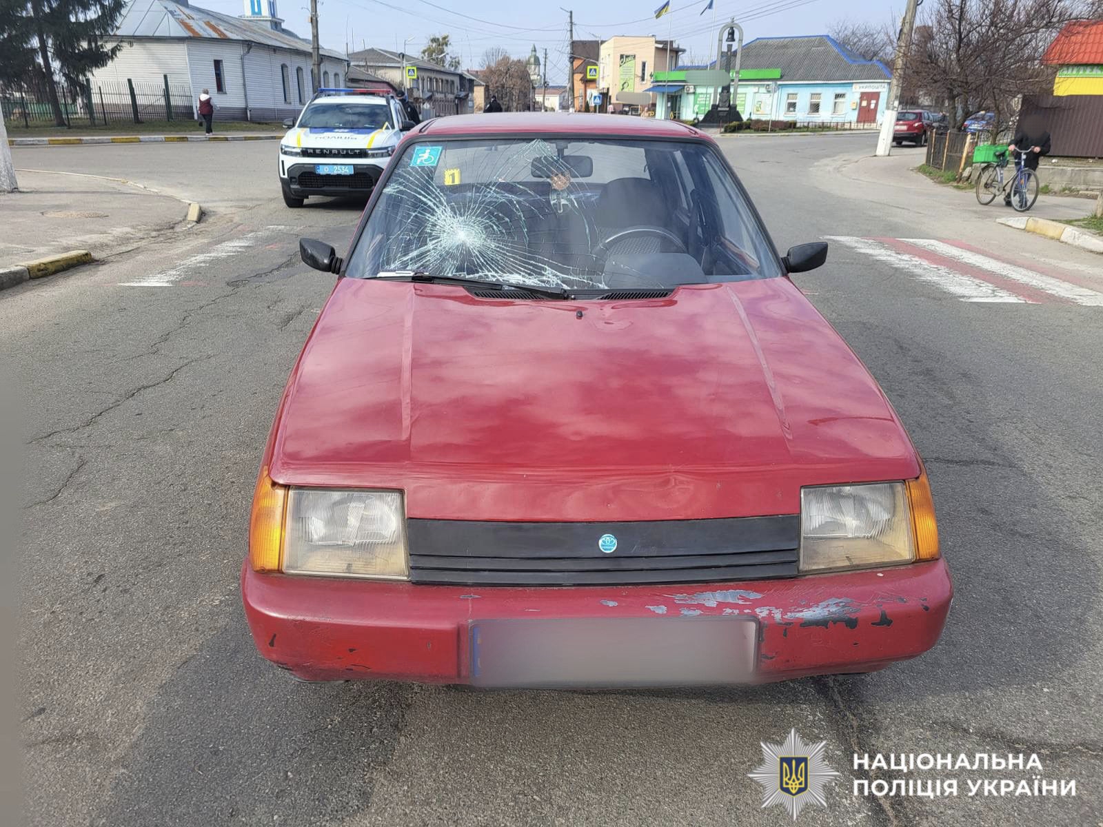 На фото авто порушника, учасника ДТП на дорозі.