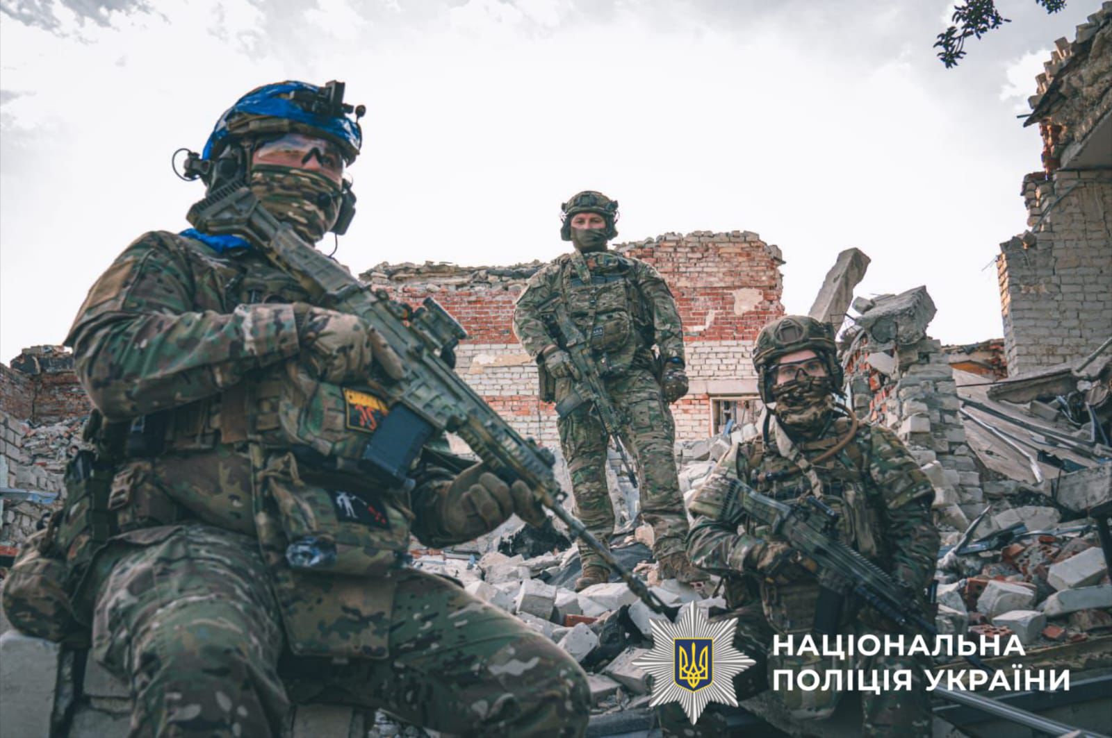 На фотографії зображено бійці зведеного загону полку поліції особливого призначення КОРД (стрілецький)