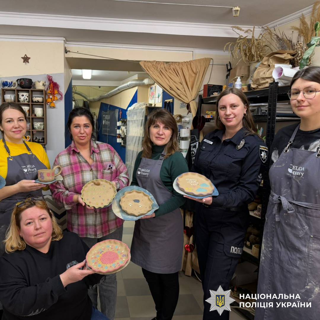 Поліцейські психологи Харківщини організували гончарну терапію для поранених захисників