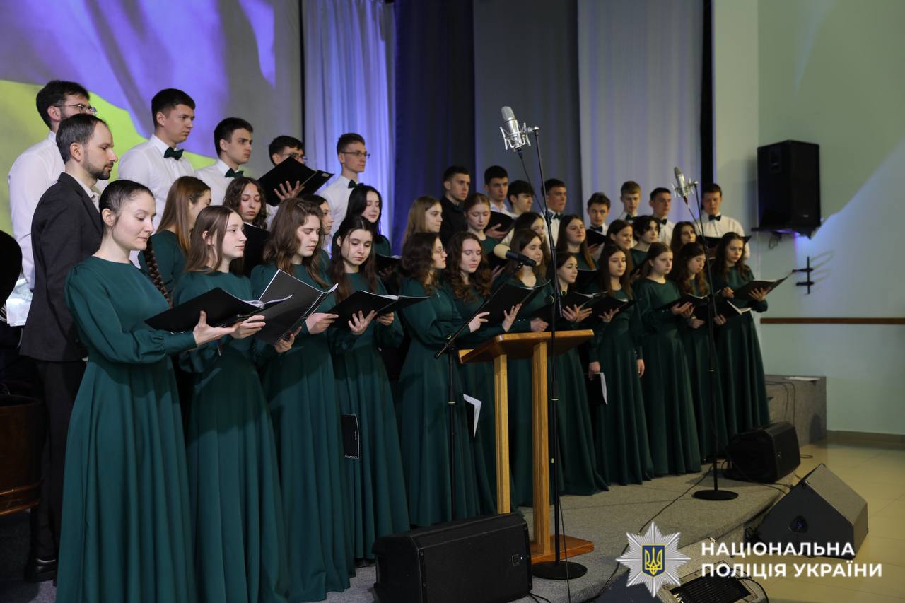 На фото хор під час виступу на заході.