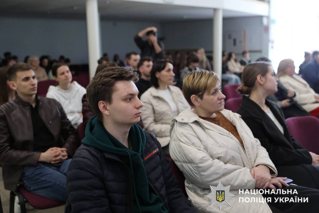 На фото учасники заходу.