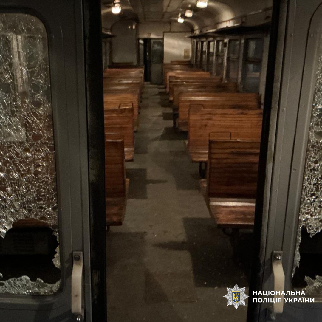 Двом мешканцям Люботинської громади, які вчинили хуліганство в електропоїзді, поліцейські повідомили про підозру