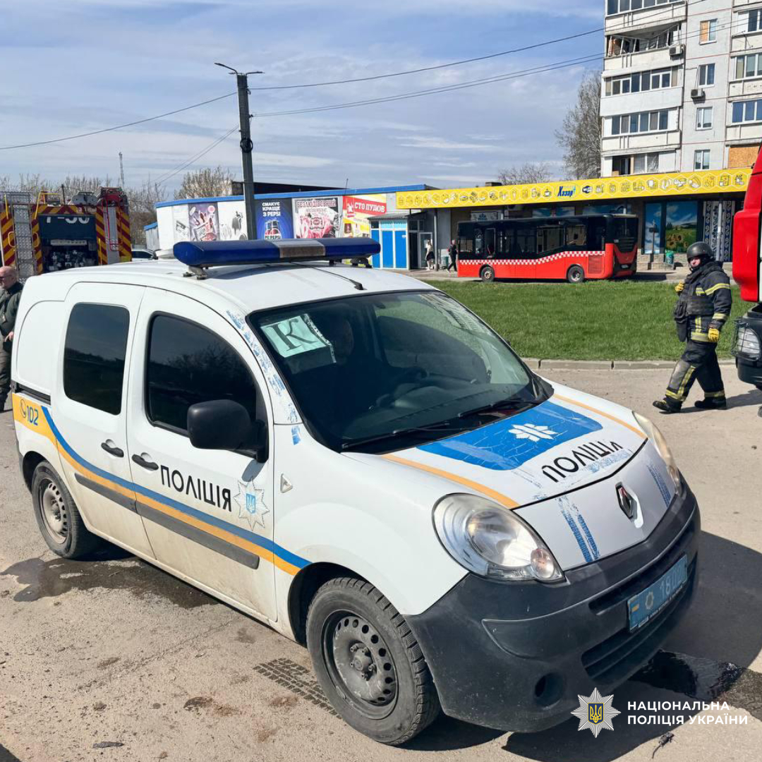 поліцейські документують наслідки ворожих обстрілів