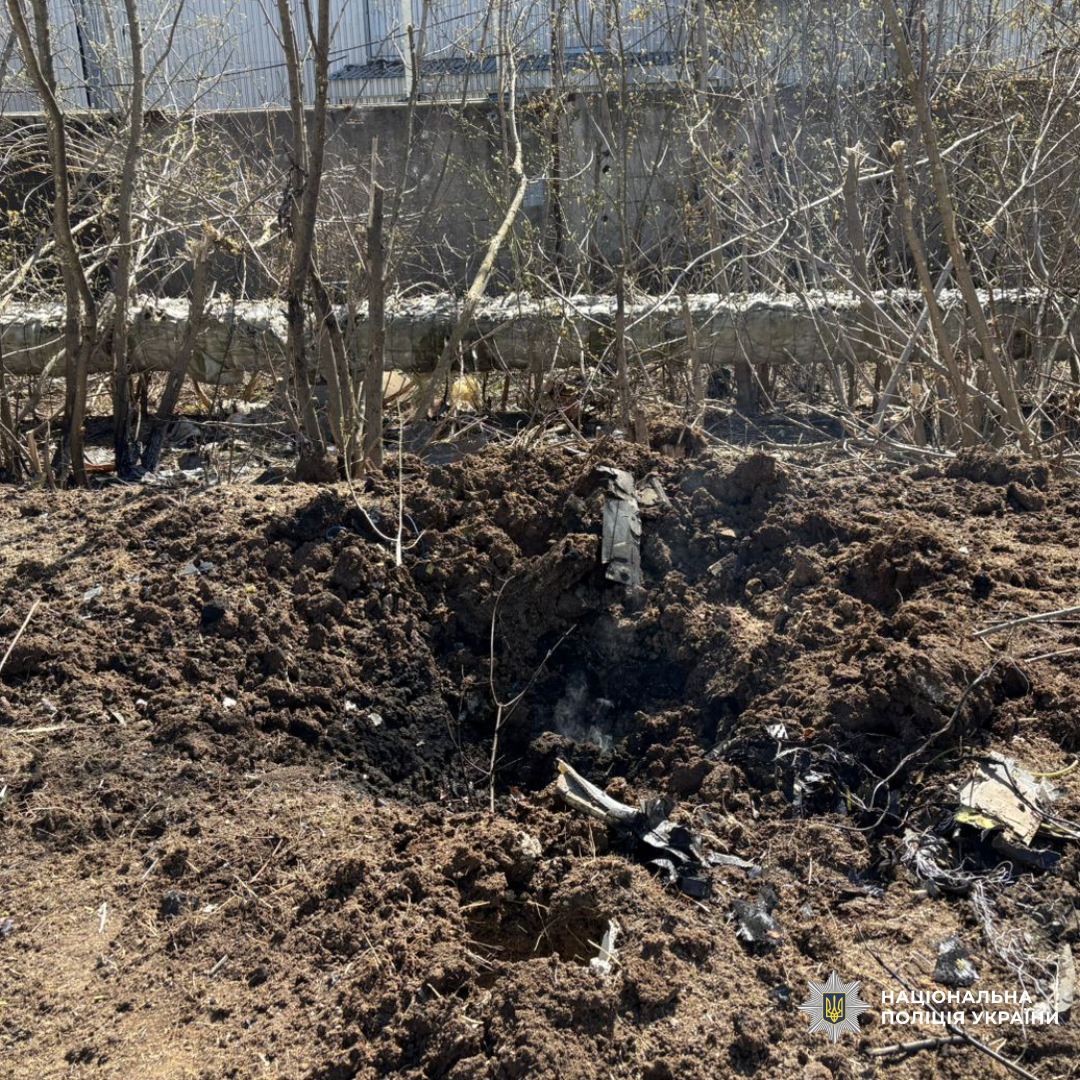 Поліцейські Харківщини задокументували наслідки ворожих обстрілів, через які є постраждалі серед цивільного населення