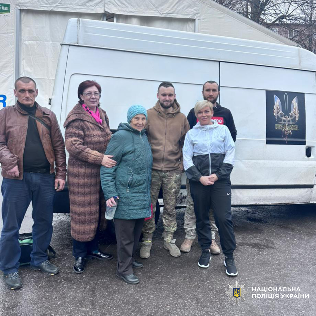 Поліцейські підрозділу «Білий янгол» за тиждень евакуювали 28 цивільних із зони бойових дій на Харківщині