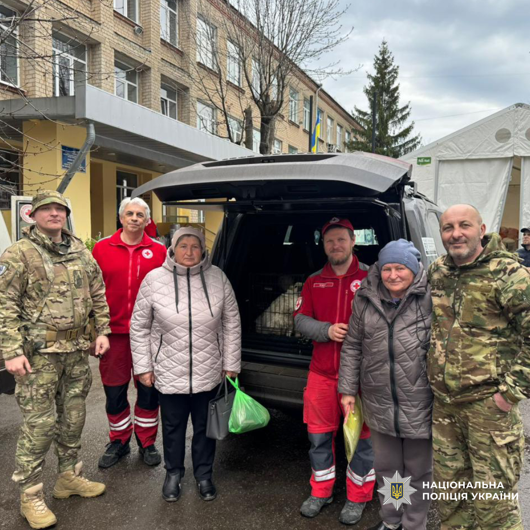 Поліцейські підрозділу «Білий янгол» за тиждень евакуювали 28 цивільних із зони бойових дій на Харківщині