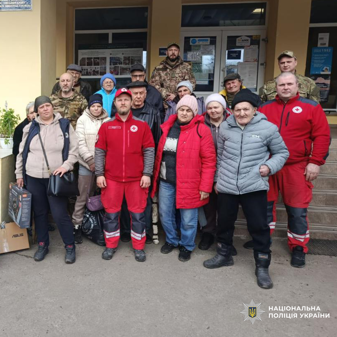 Поліцейські підрозділу «Білий янгол» за тиждень евакуювали 28 цивільних із зони бойових дій на Харківщині