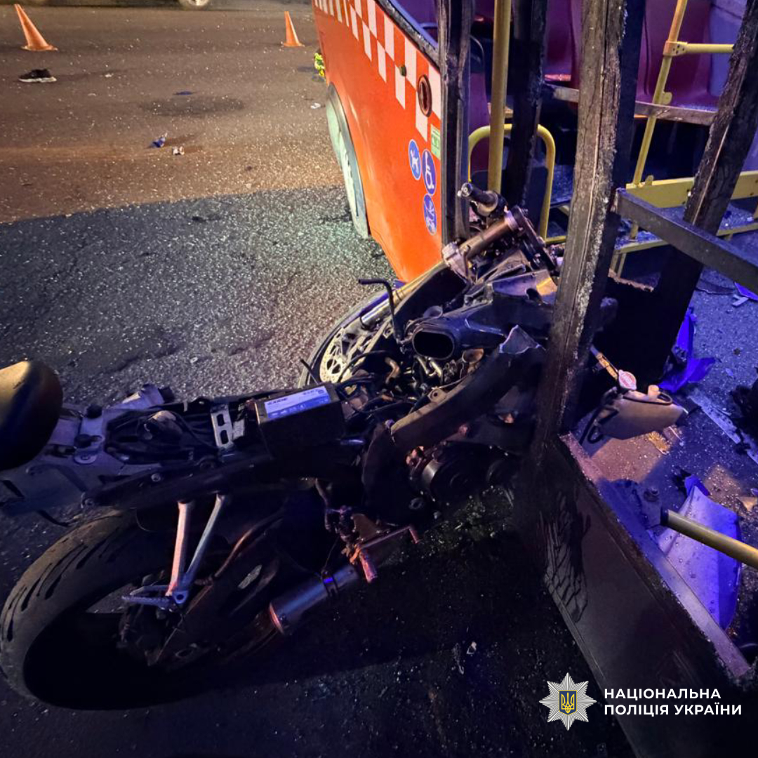 Слідчі Харкова встановлюють обставини ДТП, в якій однин чоловік загинув, ще один постраждав