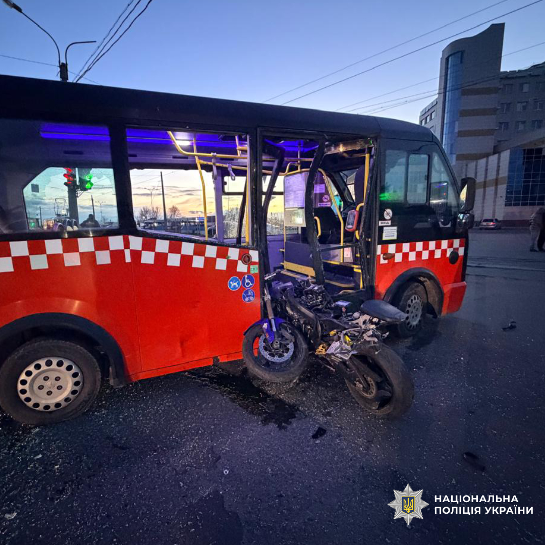 Слідчі Харкова встановлюють обставини ДТП, в якій однин чоловік загинув, ще один постраждав