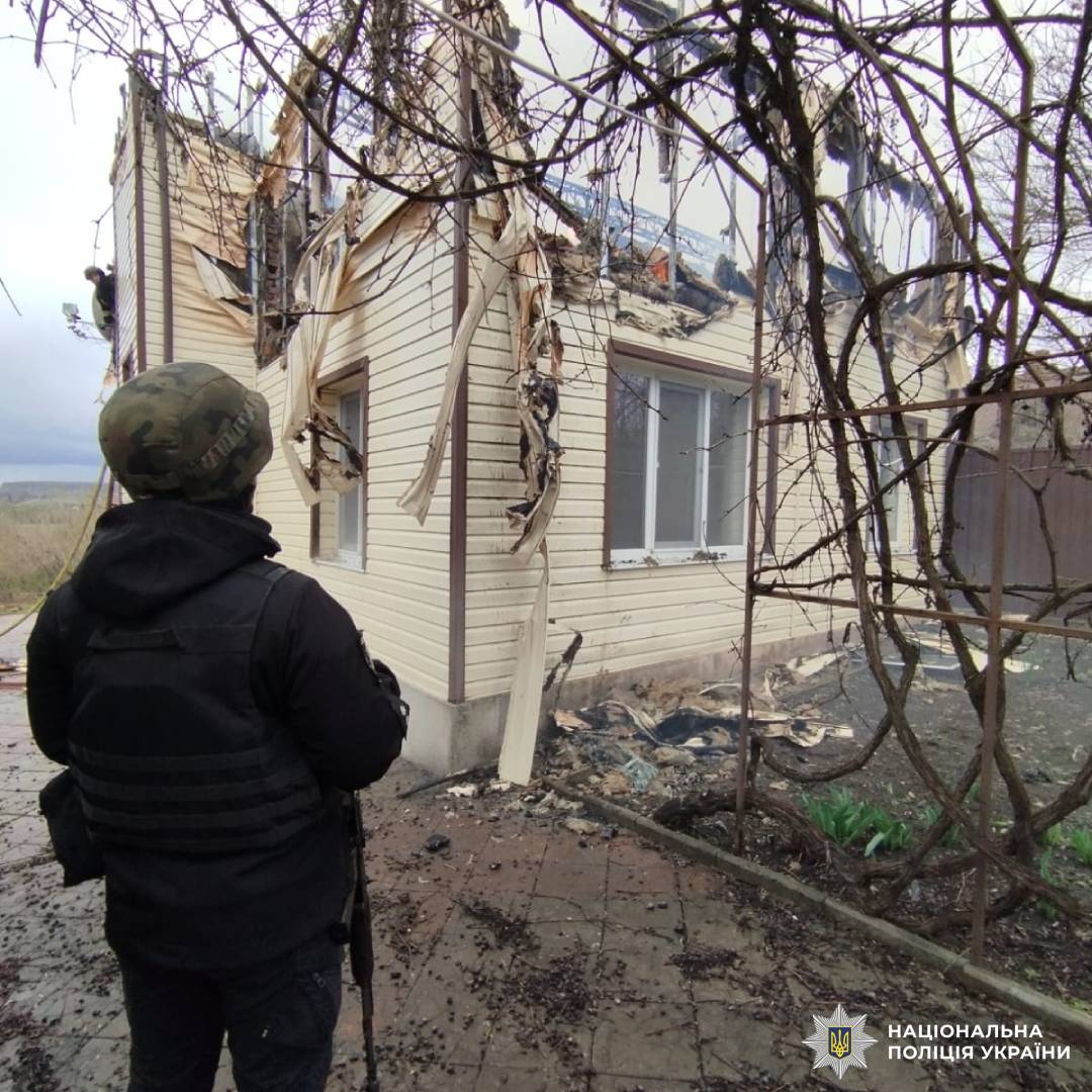 Через ворожі атаки на Харківщині одна людина загинула, троє постраждали: поліцейські задокументували наслідки воєнних злочинів