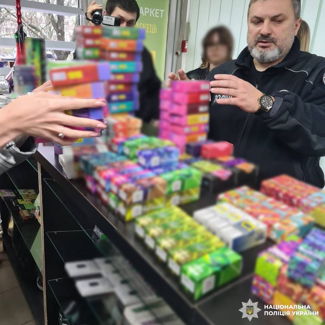 На Харківщині поліцейські викрили незаконний обіг електронних цигарок та підакцизних товарів на мільйони гривень