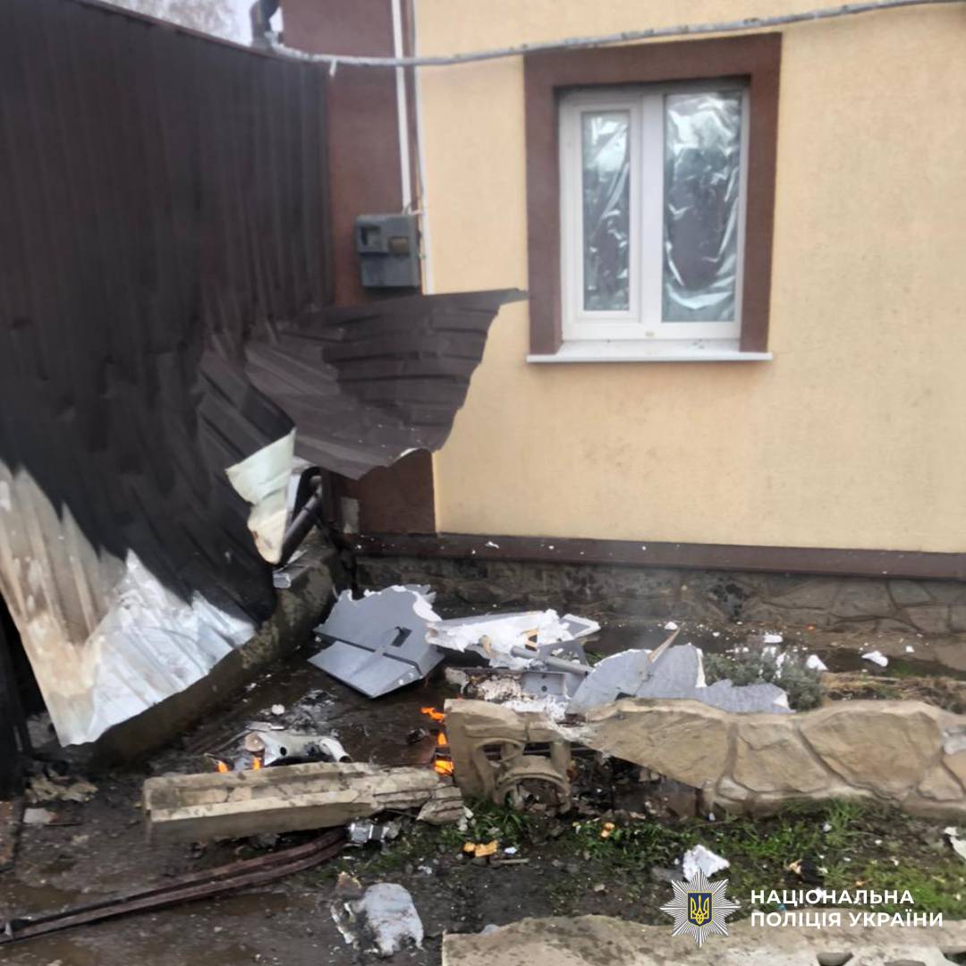 Через ворожі обстріли постраждали дві людини: поліцейські Харківщини документують воєнні злочини росіян 