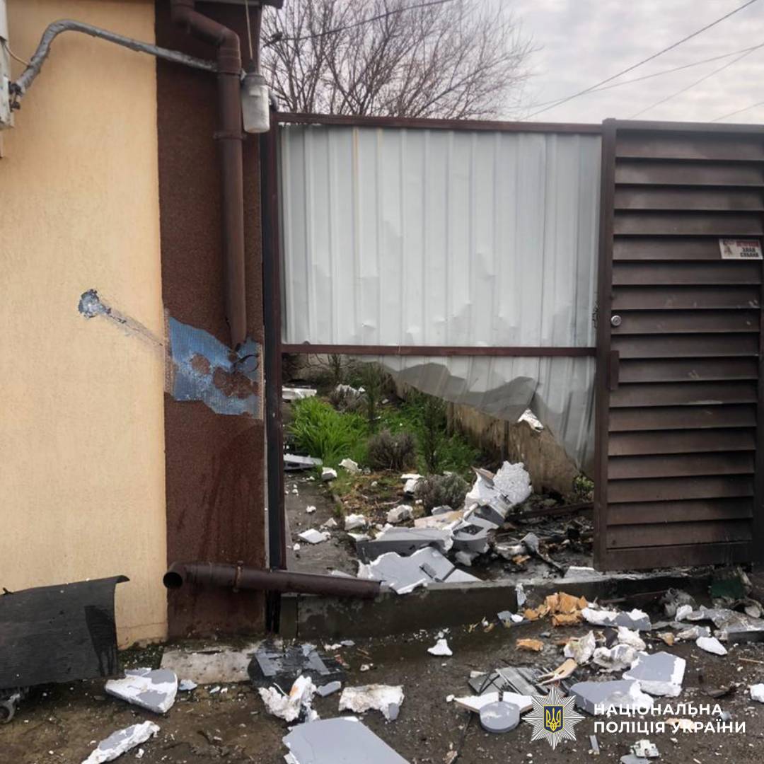 Через ворожі обстріли постраждали дві людини: поліцейські Харківщини документують воєнні злочини росіян 