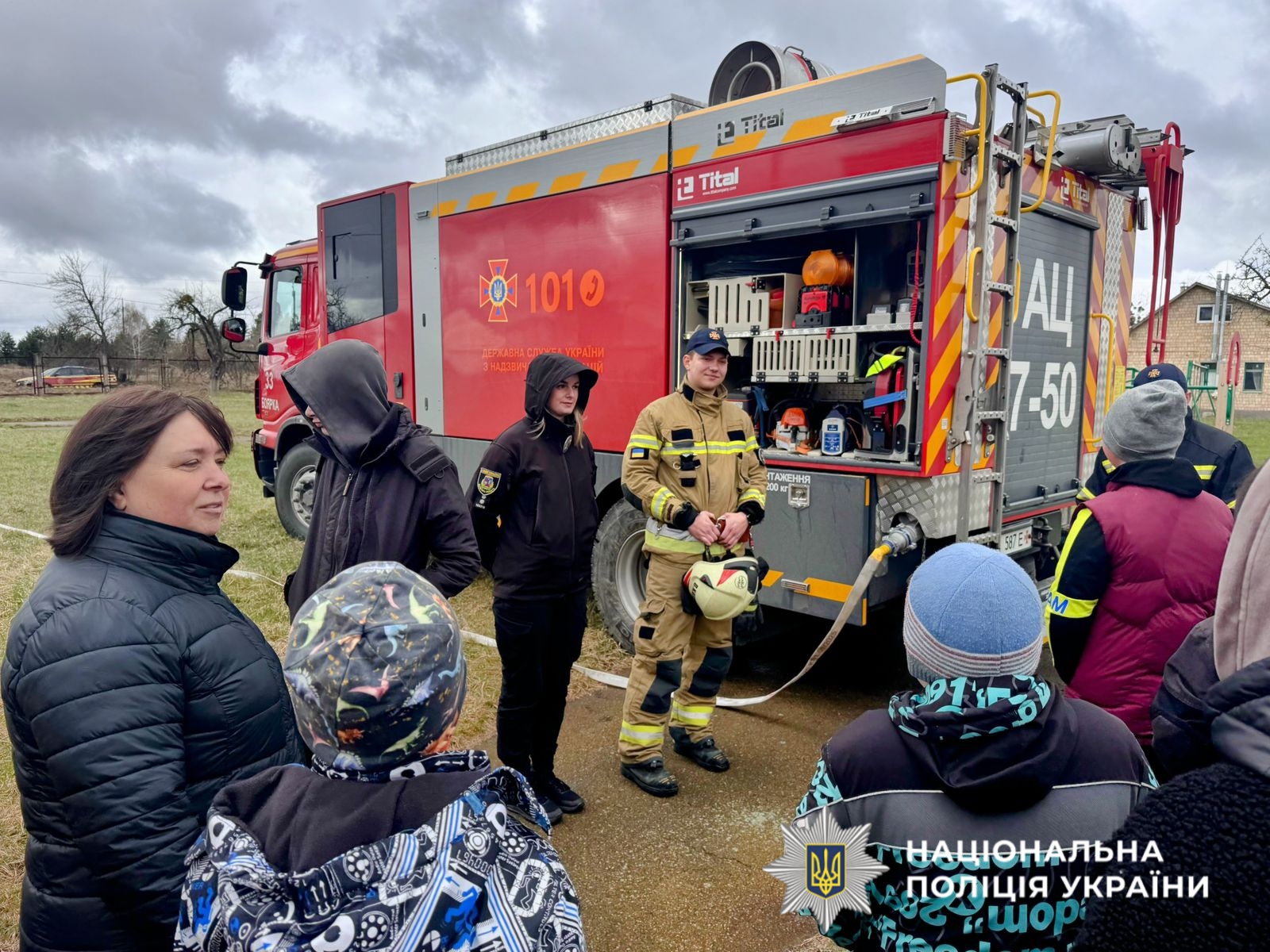 На фото учасники заходу.