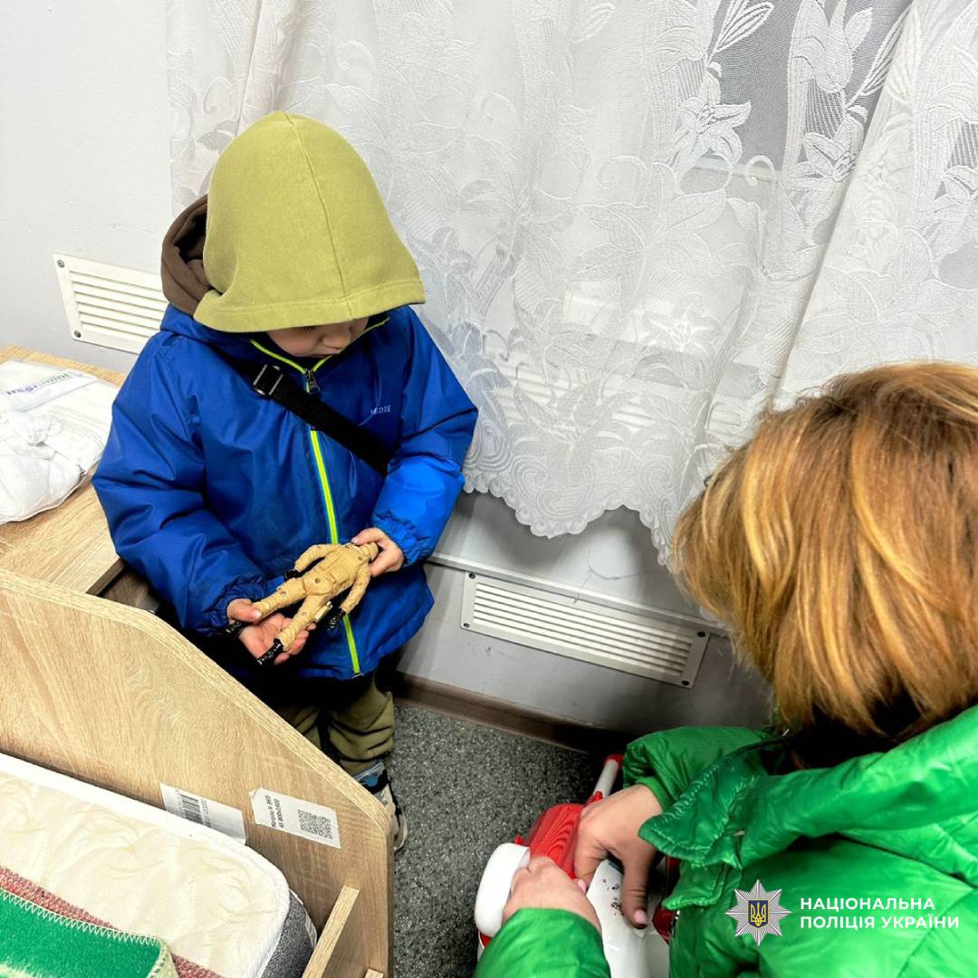 Поліцейські Харківщини допомогли матері з дитиною уникнути ночівлі на вулиці