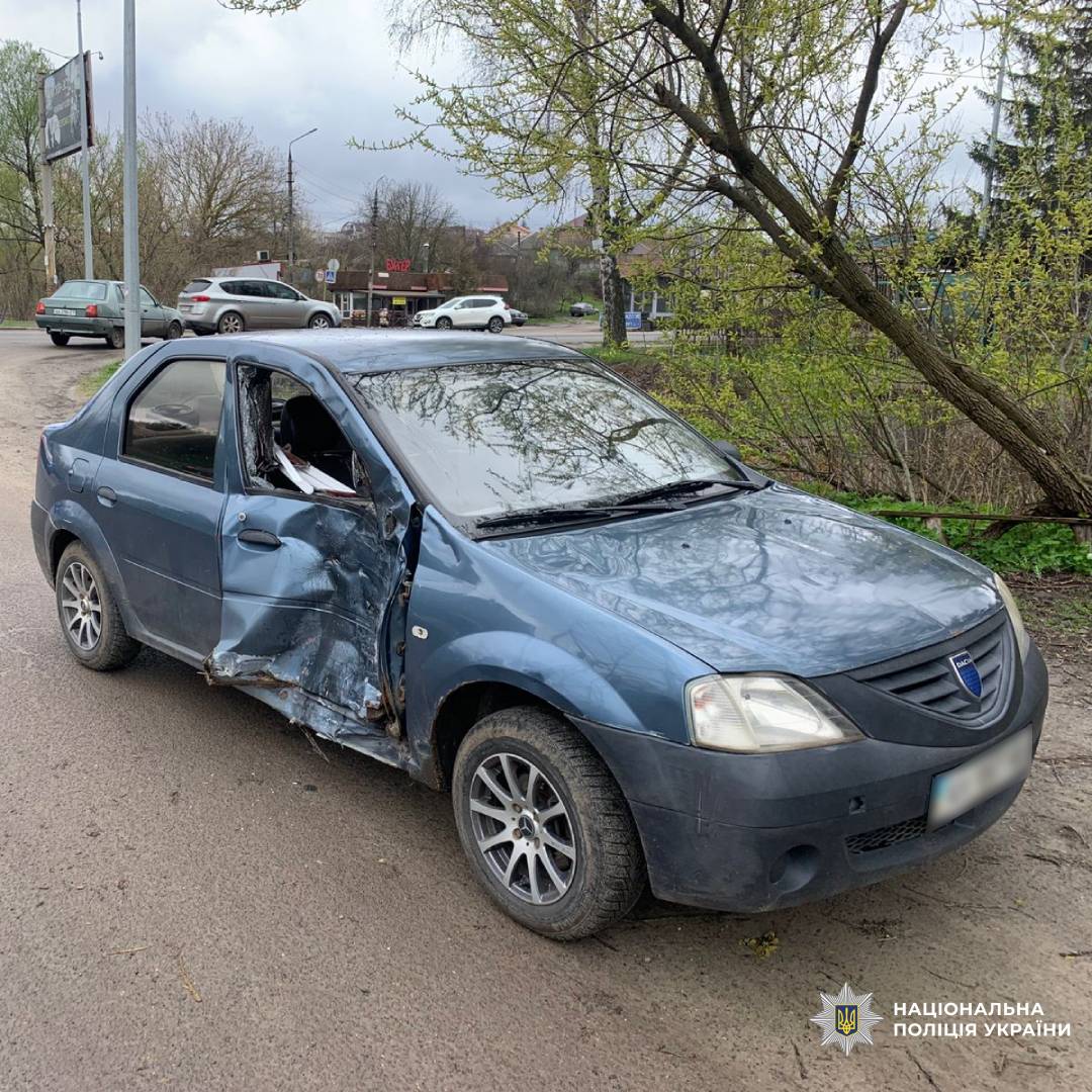 Поліцейські Чугуївщини встановлюють обставини ДТП, у якій травмувався неповнолітній водій мопеда