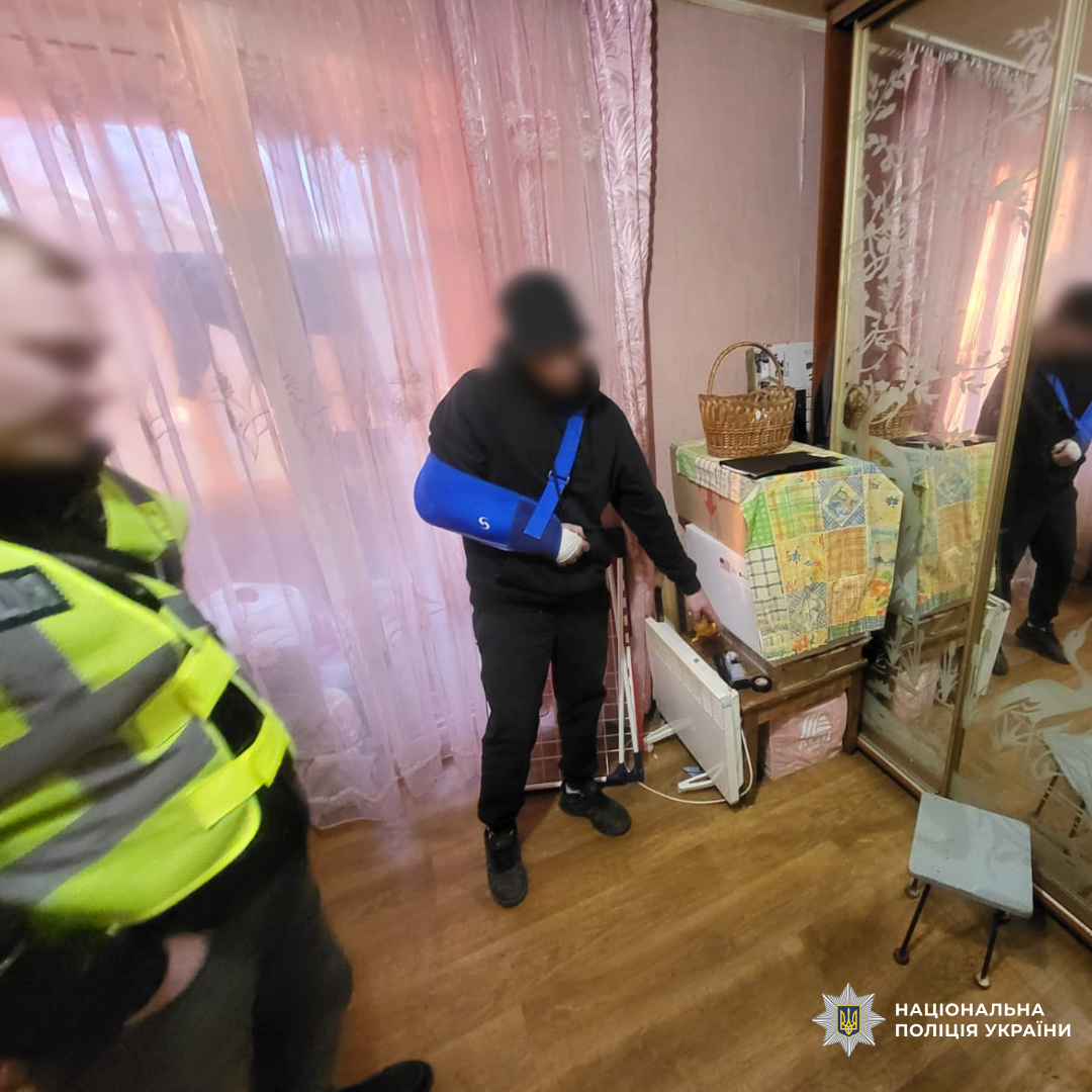 Поліцейські Харкова затримали чоловіка, який займався незаконним обігом наркотичної речовини