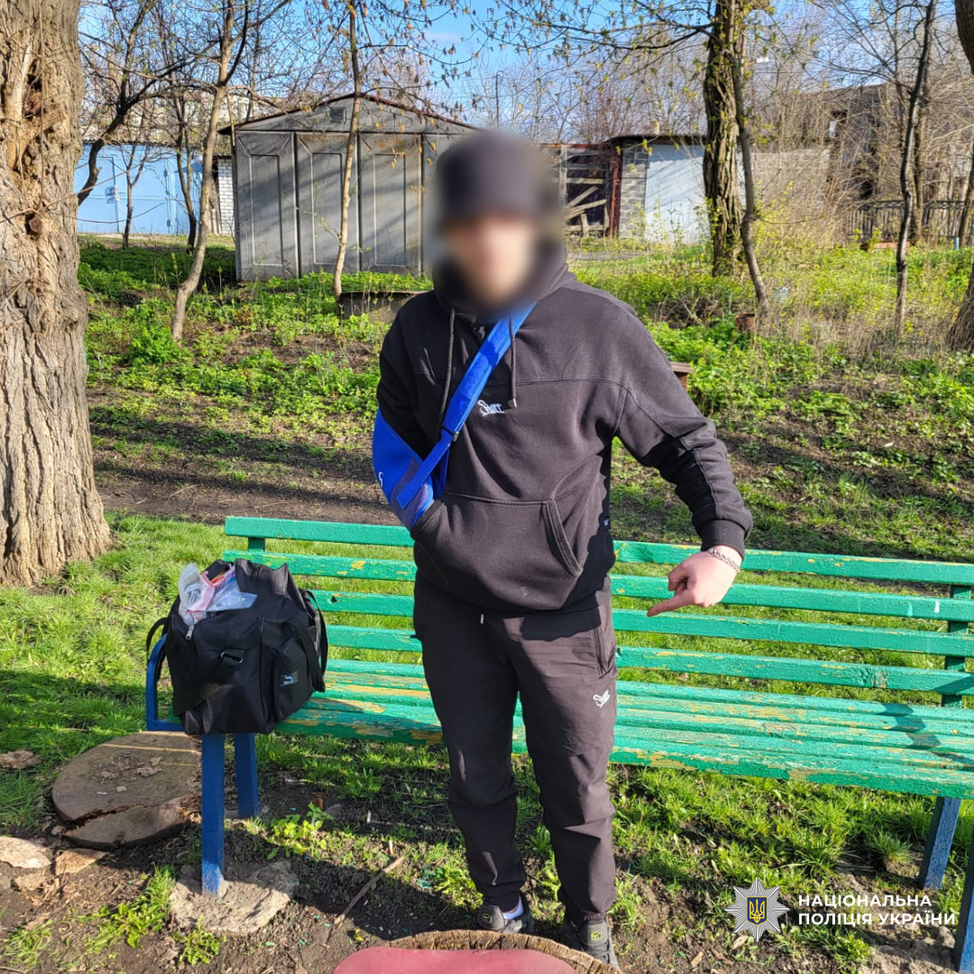 Поліцейські Харкова затримали чоловіка, який займався незаконним обігом наркотичної речовини